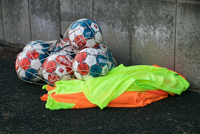 辽宁男篮在与上海男篮的焦点对决中处于劣势，张镇麟投篮命中率低.